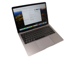 Apple MacBook Air 13" 256 GB SSD Intel Core i5 1,6 GHz 8 GB RAM 2018 Batterie Zyklen 514