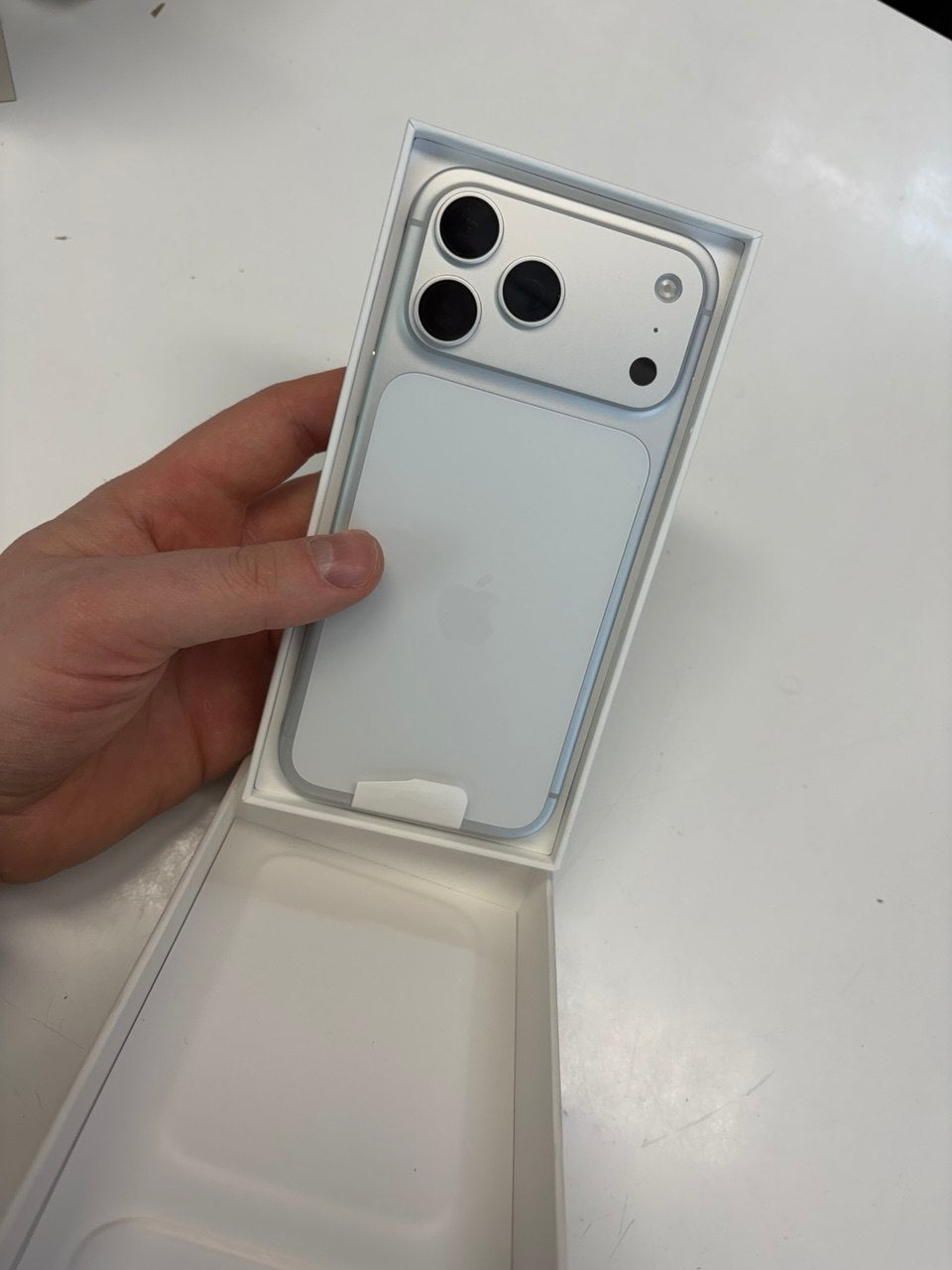 Google Pixel 8 Pro Schutzhülle Porcelain Weiß