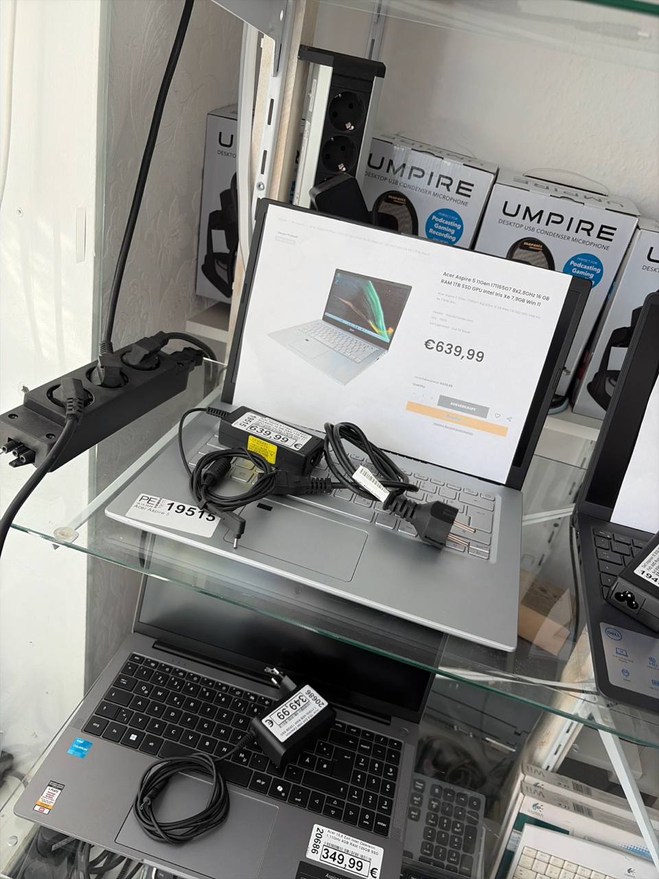 Produkt 1 (oberes Gerät- Display) Prozessor: Intel Core i5 Hauptbild