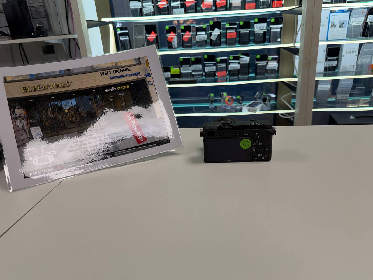 Sony Alpha a6100 Mirrorless Kamera mit 16-50mm Objektiv Hauptbild