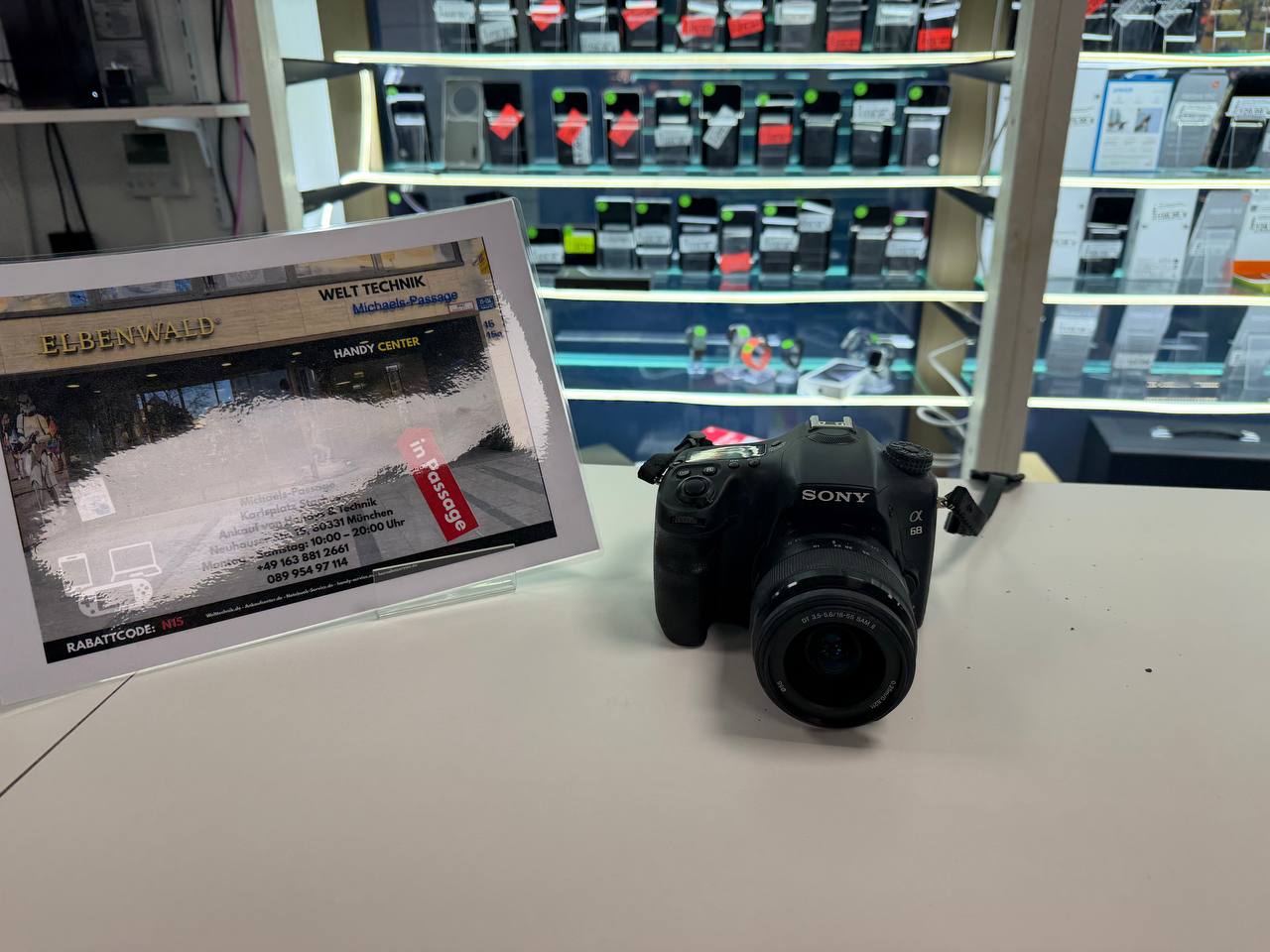 Sony Alpha α68 DSLR mit 18-55mm Objektiv