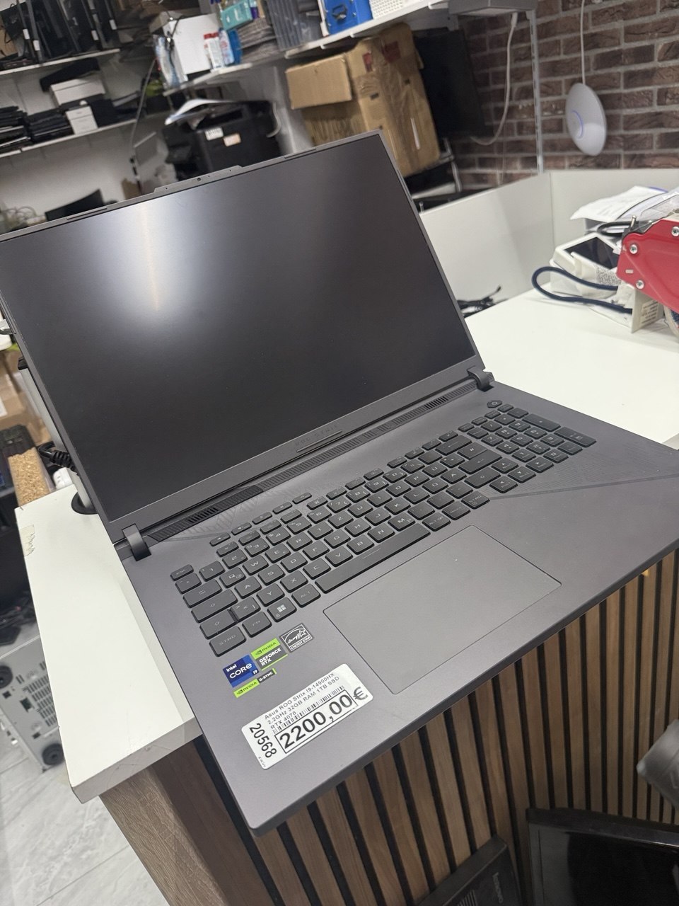 Laptop-Analyse Prozessor: Intel Core (grüner Sticker sichtbar) Hauptbild