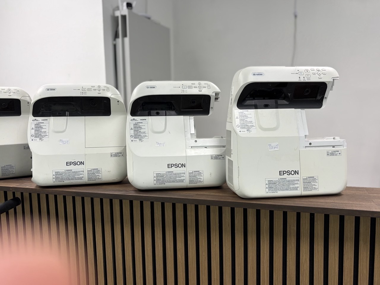 Epson EB-485W Beamer – LCD Projektor
