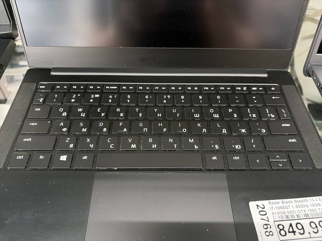 Razer Blade Stealth 13 – Intel i7 Ultrabook