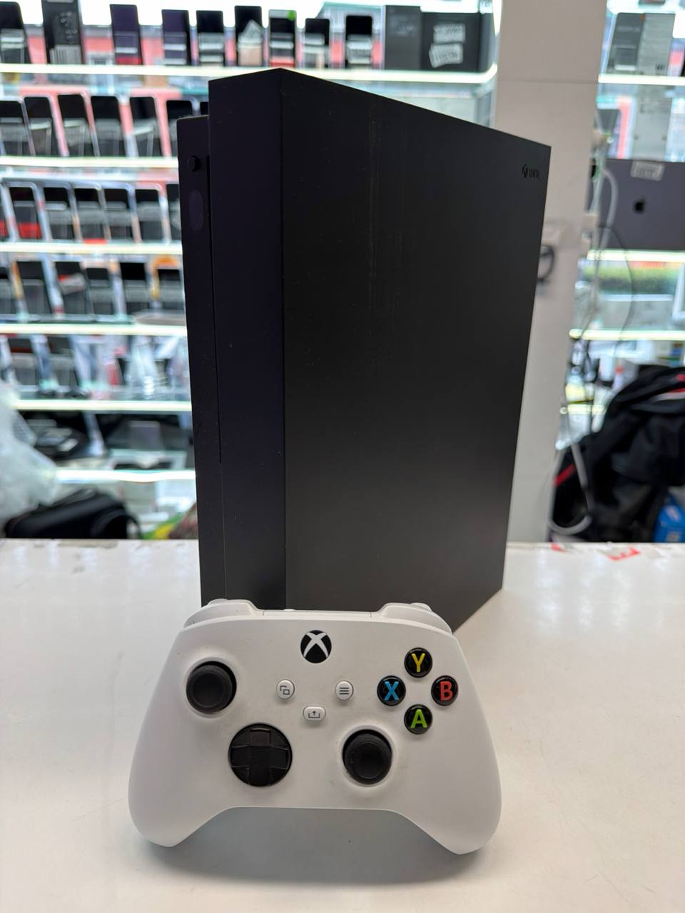 Xbox Series X Konsole mit Wireless Controller Weiß