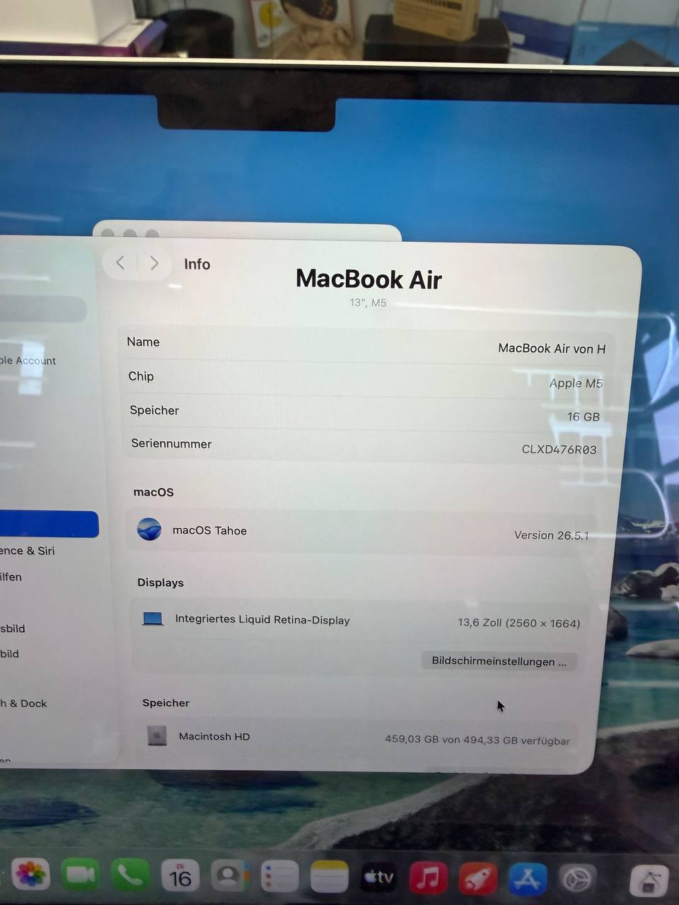 Apple MacBook Air 13" M5 mit 16 GB Speicher