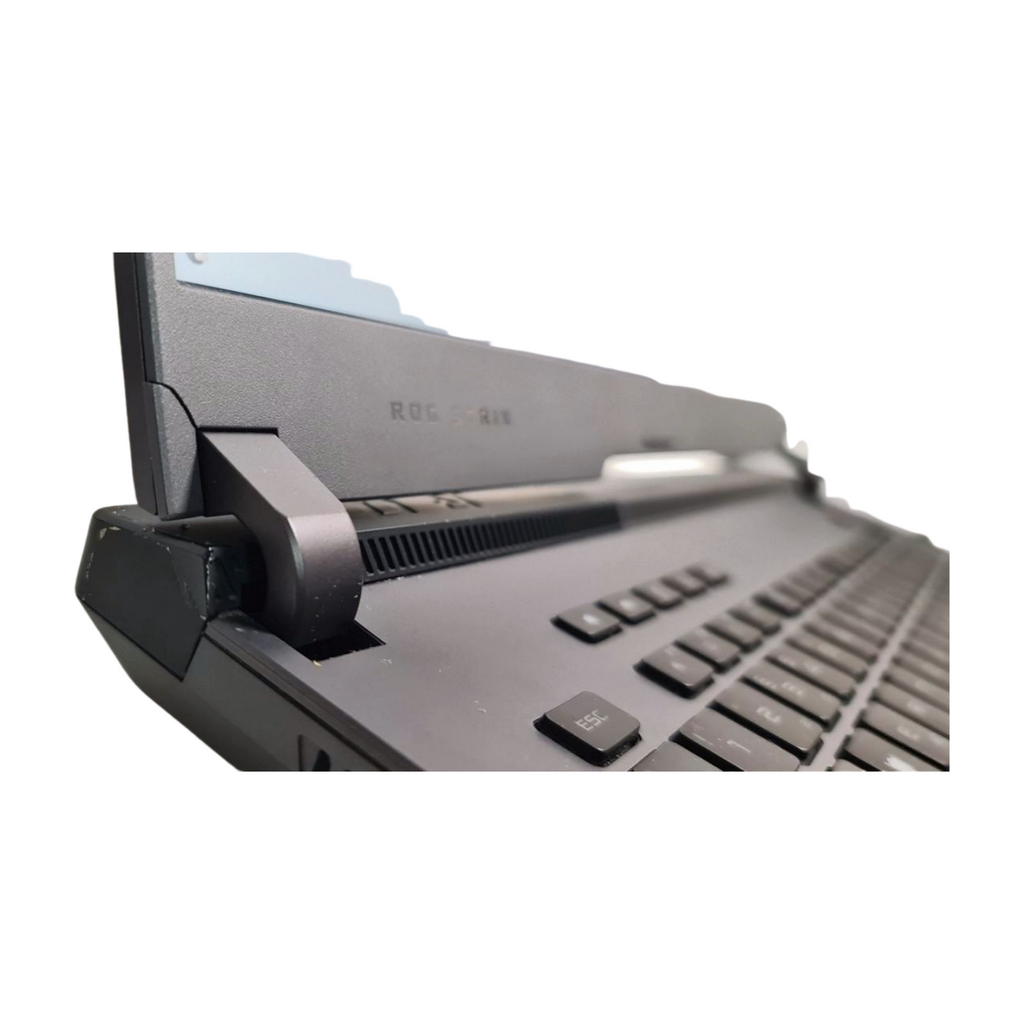 RTX 3070 8GB ASUS ROG Strix  G713QR 17,3" 300Hz Ryzen9 5900HX 16x3,3GHz 16GB Ram 1TB SSD Win11