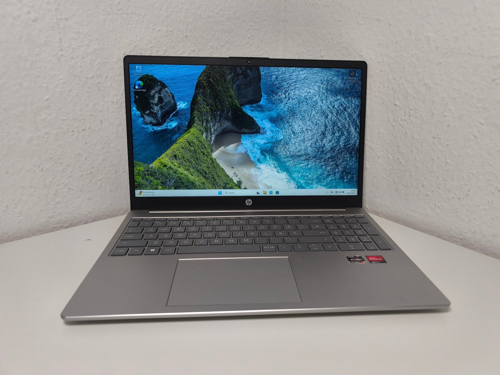 HP 15,6 Zoll FullHD AMD Ryzen 5 7520U 8x2,80GHz 16GB RAM 500GB SSD GPU AMD RADEON Win11 Hauptbild