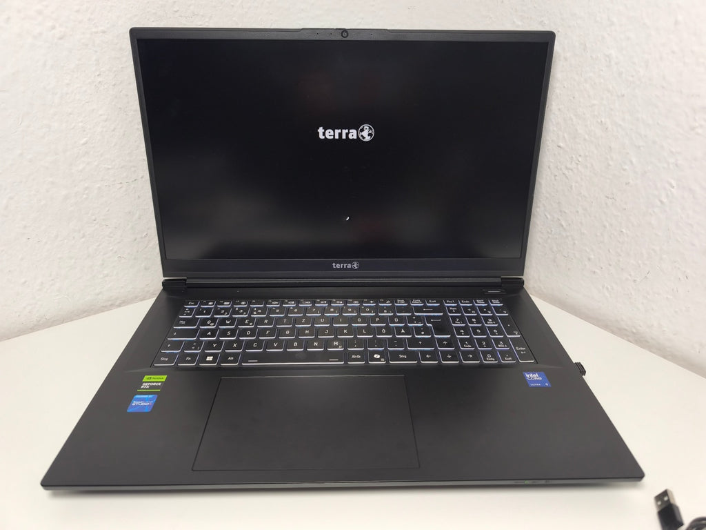 TERRA MOBILE GAMER ELITE 7,3", Intel Core Ultra 9 275HX 32GB Ram 2TB SSD NVIDIA GeForce RTX5070 8GB Win11