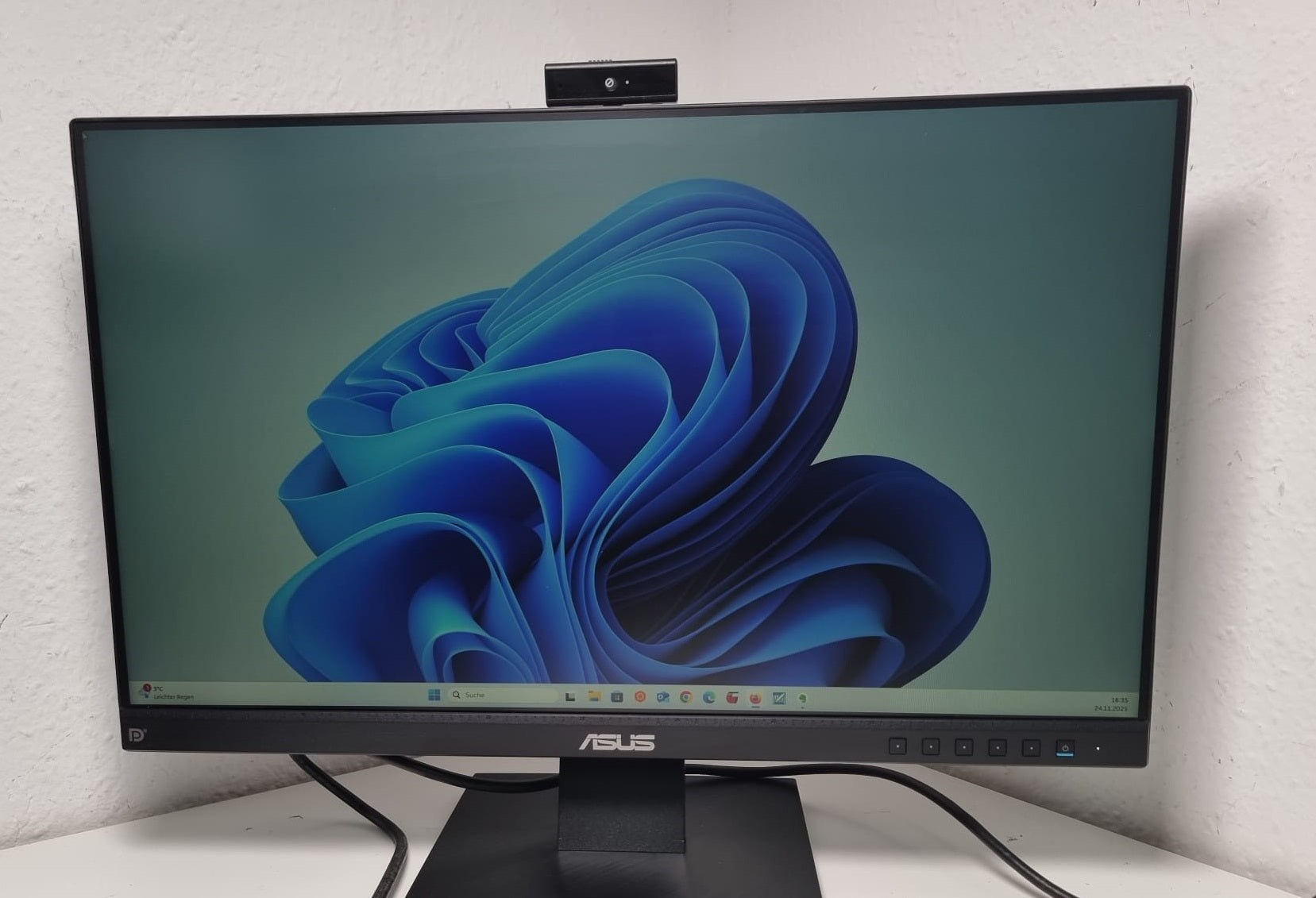 ASUS BE24EQK Monitor mit integrierter Full-HD-Webcam und Stereolautsprechern - 60,45cm (23,8 Zoll), Full-HD (1080p) Hauptbild